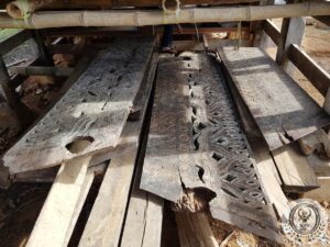 Toraja Tongkonan House Wall Triangle with Pa’ Garunggang Carving 260cm x 160cm