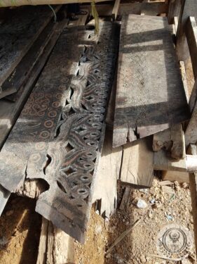 Toraja Tongkonan House Wall Triangle with Pa’ Garunggang Carving 260cm x 160cm