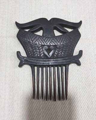 Toraja Wooden Comb (Buffalo Motif)