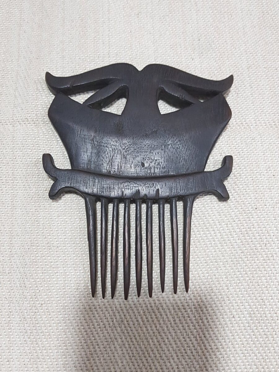 Antique Toraja Wooden Comb (Buffalo Motif) (2) Toraja Wooden Comb (Buffalo Motif)