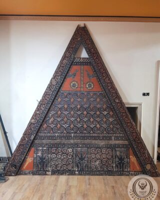 Big Toraja Tongkonan House Triangle Panel (271cm x 273cm)
