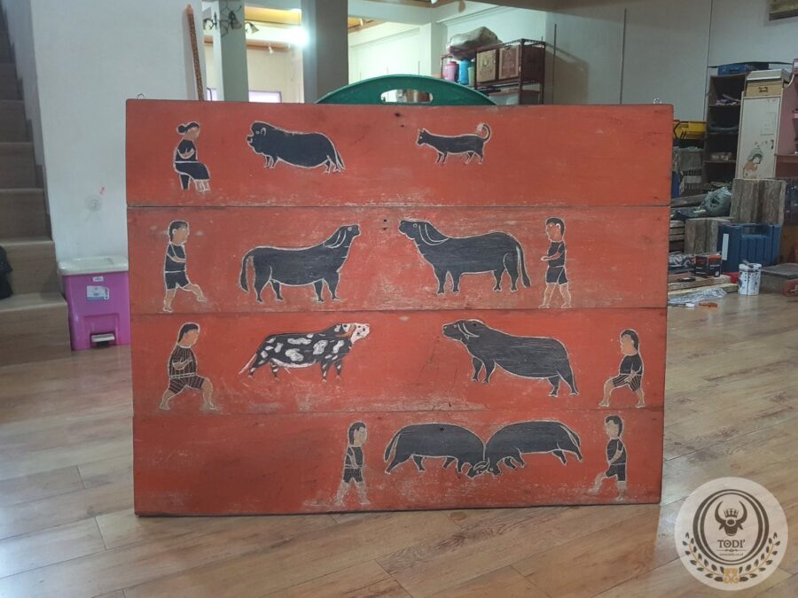 Dodo Alang (Granary) Toraja - Buffalo and Human Motif
