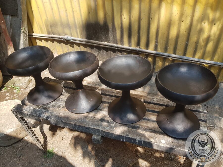 Toraja Kandean Dulang (Traditional Wooden Bowls) - (Height 26cm x Diameter 25cm) (2) Toraja Kandean Dulang (Traditional Wooden Bowls) - (Height 26cm x Diameter 25cm) (2)